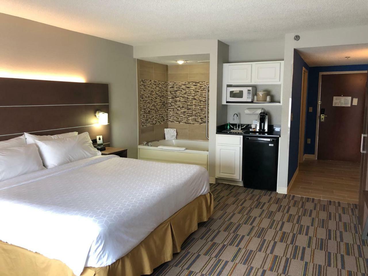Holiday Inn Express And Suites Quakertown - Allentown Area By Ihg Екстериор снимка